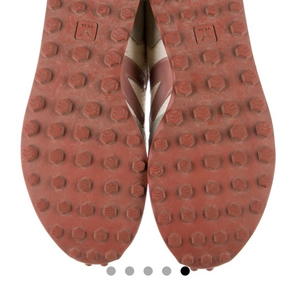 Veja sneakers size 8 women’s - Picture 2 of 5